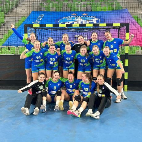 5-VITA IVANOVIĆ, 8-TINKARA RAKOVEC, 9-KLEA PIRTOVŠEK, 13-LARA ERMENC, 16-EMA FERIĆ - članice kadetske reprezentance letnik 2006