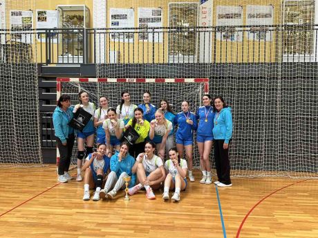 Državne prvakinje! SAŠA VESEL, ZOJA KRAVANJA, EMILY HOWLAND, KATARINA IVANOVIĆ, LARA GROS, TAJA JELENC, ALJA LENARČIČ, LIANA VUKOVIĆ, SONJA ČOTAR, TAJA BASSIN, ANJA DOČINSKI, PIA MIKLAVEC, NEŽA BERGANT ORAŽEM, TINKARA RAKOVEC, VITA IVANOVIĆ, NEJLA SKENDEROVIĆ - Čestitke!!!
